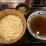 Marugame Seimen - 釜揚げうどん（並の釜抜き）、丼、かけうどんの汁