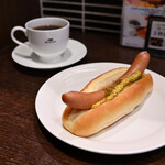 珈琲館 - 料理写真:粗挽きソーセージのホットドッグ セット＠税込680円：ドリンクは珈琲館ブレンド