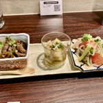 宵ノねこ - おまかせおばんざい3種盛り
       ⑴恵那どりと胡瓜の柚子胡椒炒め
       ⑵牛すき煮
       ⑶茄子の焼き浸し