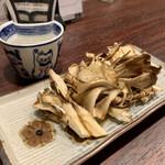 宵ノねこ - 舞茸　炭炙り焼き
      酔鯨 吟麗 summer(7勺)