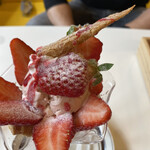 Atta cafe - 苺アイスあっさりしてます。