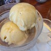 カフェ クラシック - アフォガード(税込700円)
バニラビーンズがしっかり入ったアイスクリームにエスプレッソが付いてきて、それを自分で掛けて頂きます
苦みと酸味、甘みとコク、そして香りとバランスが良い