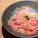 にく稲 - 生赤身肉のふわふわかき氷　キャビア添え　特製塩で