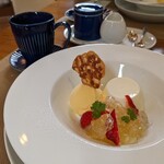 ブラッセリー ラシュレ - パンナコッタ、晩柑のジュレと苺、はちみつのアイスクリーム