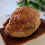 ブラッセリー ラシュレ - 赤牛のパイ包み焼