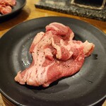 七輪焼肉 安安 - 安安カルビ(290円)です。