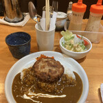 手作りハンバーグの店　くれよん - ハンバーグの盛り付けの位置が難しい…