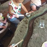 愛の里 - 石のソーメン流し