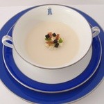 トゥールダルジャン - 白いんげん豆と小イカのヴィシソワーズ