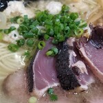 塩そば専門店 桑ばら - 燻製焼きカツオの塩そばと藁焼き塩カツオ丼の定食
