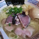 塩そば専門店 桑ばら - 燻製焼きカツオの塩そばと藁焼き塩カツオ丼の定食