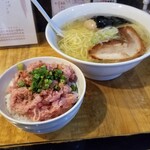 塩そば専門店 桑ばら - 魚介鴨脂の塩と本鮪ネギトロ丼の定食