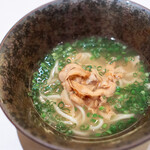 紀尾井町 とんかつ・洋食ひとみ - 魚の出汁と帆立の麺