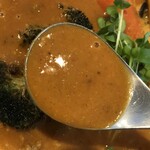 スープカレー トムトムキキル - スープはこんな感じ