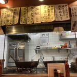 山利喜 - 大きな鍋で煮込みが準備されてます