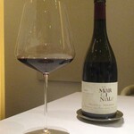 レミニセンス - ○La MaR GI Na Le Thierry Germain 2017 SAUMUR CHAMPICNY（赤）2,500円：レミニセンスのスペシャリティのひとつである鰻料理にあわせた赤ワインをお願いしました。 カベルネフランを使用したロワール地方のミディアムボディーのワインで、果実味と程よい渋みがあり、まろやかなテイストのため 鰻のお味を引き立ててくれます。 魚料理にもよく合います。