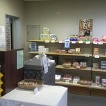 Kappanohirune - 売店です。お菓子やカップラーメン、飲み物がありました。