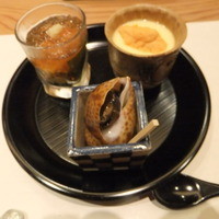 季節のお料理 辻むら - 先付け(ウニとアワビの冷やし茶碗蒸し、茄子の酢の物、うみつぼ)