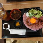 Nikutareya - ローストビーフ丼