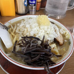 がっつり食堂ドカメン - 子豚ラーメン大盛にんにくあり(¥870)+玉ねぎ増し(¥100)