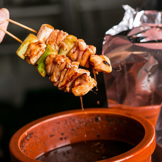 創業以来、継ぎ足し継ぎ足し使用。タレ壺