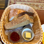 グラウビュンデン - トースト3種、バターと自家製ジャム