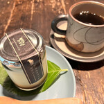郷乃恵 - オプションで注文したプリンとコーヒー。どちらも材料に拘る本格的な味