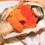 Salmon roe/sea urchin topping
