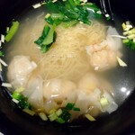 粤港美食 - 海老ワンタン麺を香港麺で