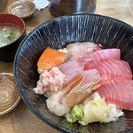 磯浜魚業 - 海鮮丼