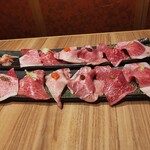 肉と日本酒いぶり - 炙り肉寿司６種