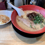 豚骨らーめん 福の軒 - 特製ラーメン+唐揚げ