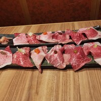 肉と日本酒いぶり 有楽町店 - 炙り肉寿司６種