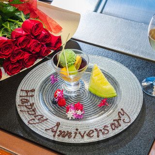 デザートプレートや花束など、特別な日を彩るささやかなお手伝い