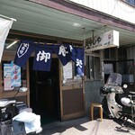 林屋食堂 - 年季の入った店構え