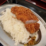 恵比須屋食堂 - 厚めなカツが鎮座しています