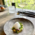 レヴォ - ⑥アスパラガス
      ・生ハムとアスパラの泡、卵黄ソース、熊脂、粉山椒