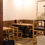 おにやんま - テーブル席