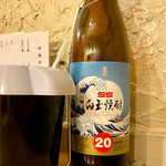 Motsuyaki Sanchou - 白玉 一升 3,500円。
      キープは3ヶ月。5本飲んだら1本サービス。