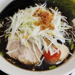 麺屋 小林 - 濃厚力麺ブラック　もやし抜き、白ネギトッピング