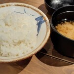 田むら 銀かつ亭 - 豆腐かつ煮定食のご飯と味噌汁