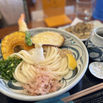 本場讃岐うどん 麺工房 笑門 - ♦︎エビ天ぶっかけ＋舞茸天　1,110円