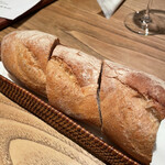 楽の蔵　レストランChez tomo. - 二回目にいただきましたフランスパン　中はさっぱりな味わい　この大きさで提供に圧巻