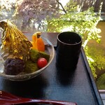 茶房 やなぎ庵 - 中庭の景色も最高