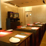 ラ プティマルシュ - 黒を基調に赤