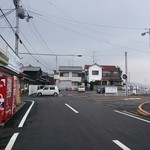 Minato Shokudou - お店側から見た駐車場