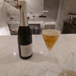 Maison DIA Mizuguchi - ●ノンアルコールスパークリングワイン　パリ16区　1,540円
      フランス産のスパークリング。
      シャルドネと炭酸ガスのみで作られてる。
      芳醇な美味しさと甘みも割とある感じ。
      上質感ある美味しさ。