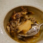 Maison DIA Mizuguchi - そのソースで頂く
      とり貝の旨味、鮑のプリプリ食感と旨味。
      
      これは旨いっしょ❕