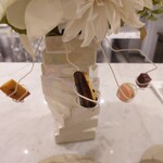 Maison DIA Mizuguchi - お茶菓子　お菓子のなる木との説明
      これらにも手抜き無く一つ一つ美味しい味わい