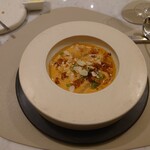 Maison DIA Mizuguchi - ◆Maison DIA Mizoguchi 名物◆
      気仙沼産フカヒレのステーキ 濃厚ビスクソース
      オリーブオイルで仕上げた
      玉ねぎ・ニンニク・アーモンドのラー油風